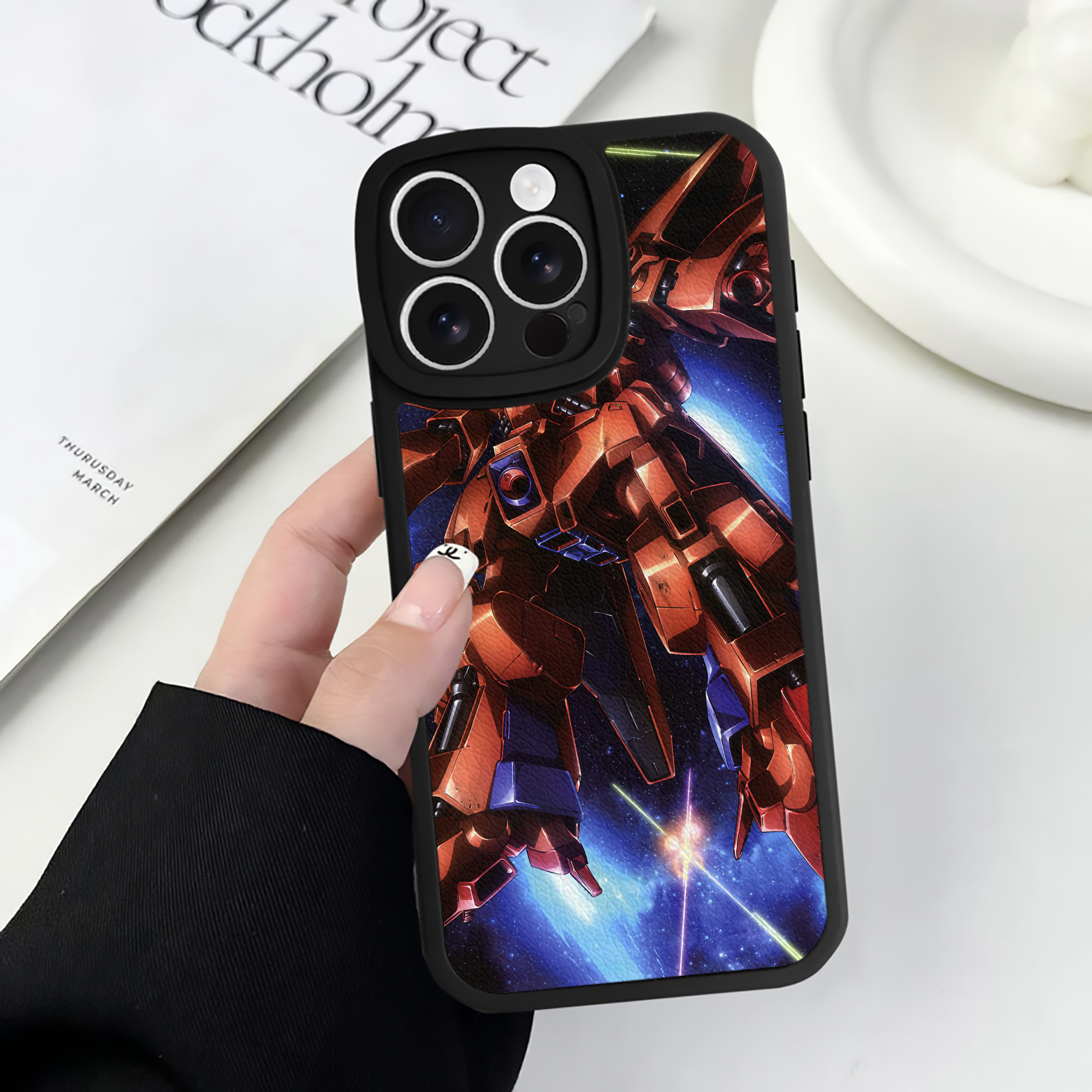 （画像用） 機動戦士ガンダム Mobile Suit Gundam 【iPhone 16シリーズ対応】シリコンスマホケース（レザー調） 材質：シリコン